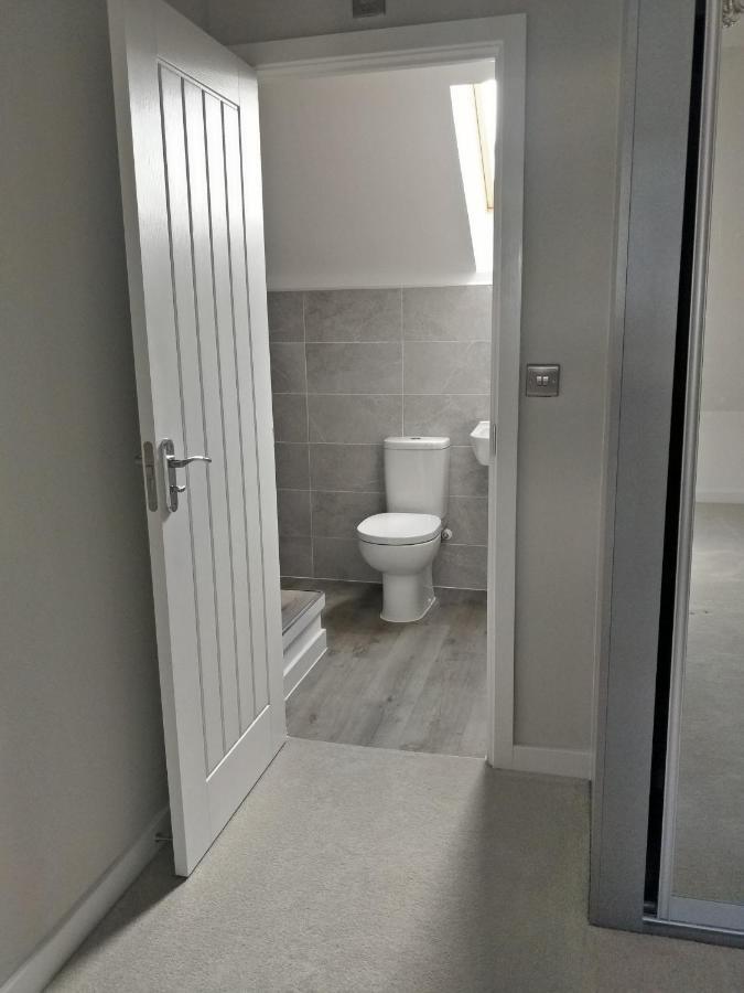 Chandra House Swindon Kültér fotó